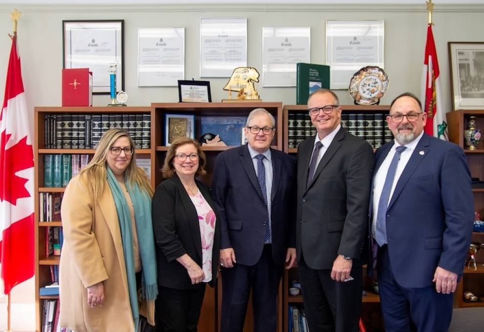 L-R: Amy Argentino (director of operations, FVGC), Linda Delli Santi (chair, FVGC Greenhouse Vegetable Working Group), the Honourable Lawrence MacAulay (Minister of Agriculture), Jan VanderHout (president, FVGC), Brian Rideout (crop protection advisory committee, FVGC)